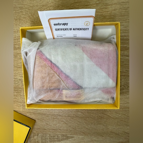 Fendi embossed FF logo wallet - Picture 9 of 10